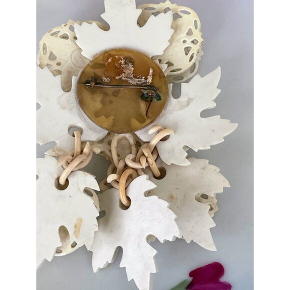 Vintage 1930s Carved Celluloid Large Dangle Brooch Leaves Flowers - Picture 7 of 12